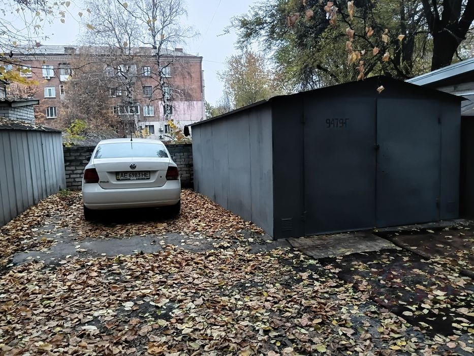 Продам гараж Тітова8 у дворі