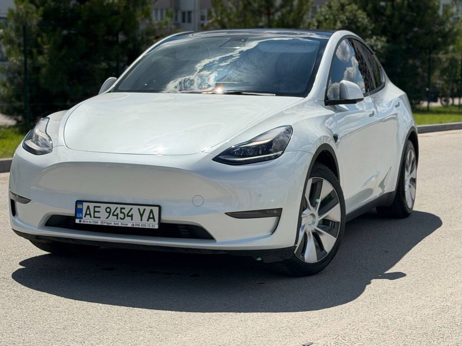 Tesla model Y 2021 года