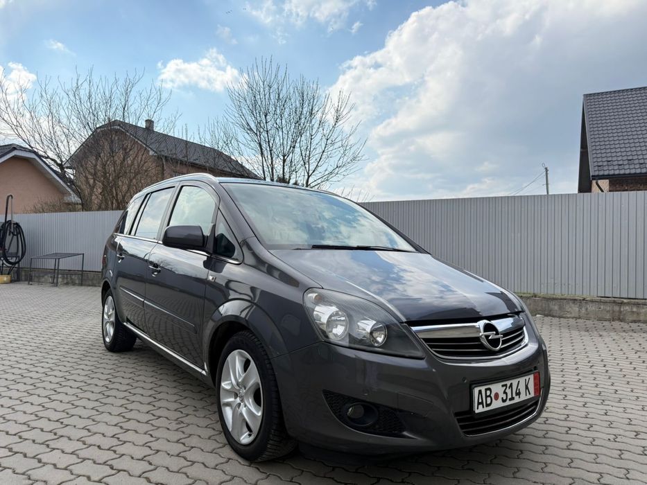 Opel Zafira 2011 Свіжо пригнана дуже гарний стан