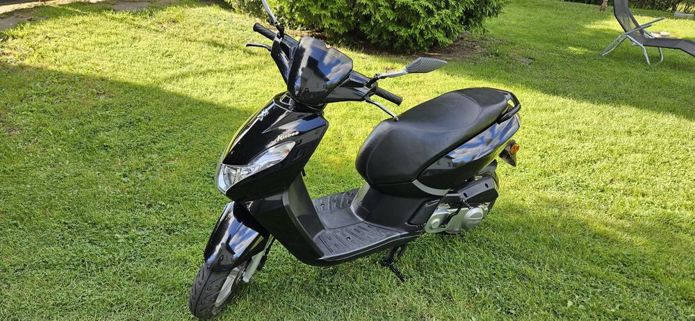 Peugot Kisbee skuter 50 motor motorek
