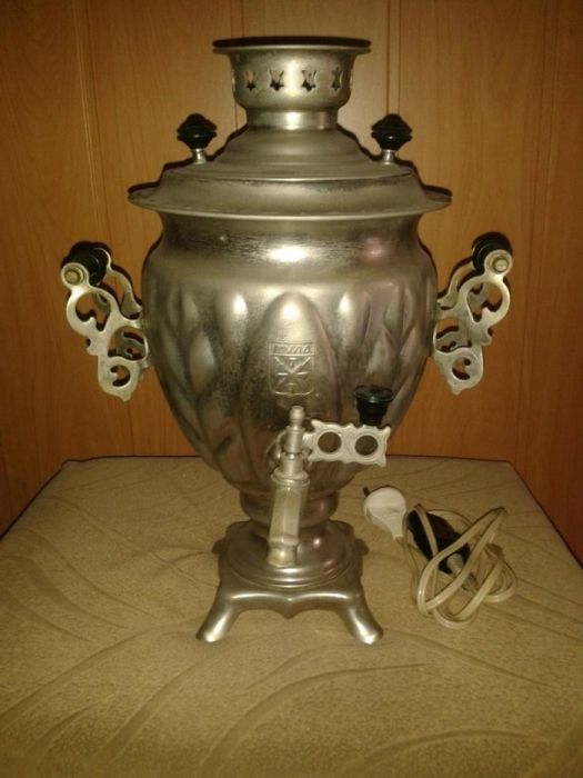 Продам самовар электрический 3 л.