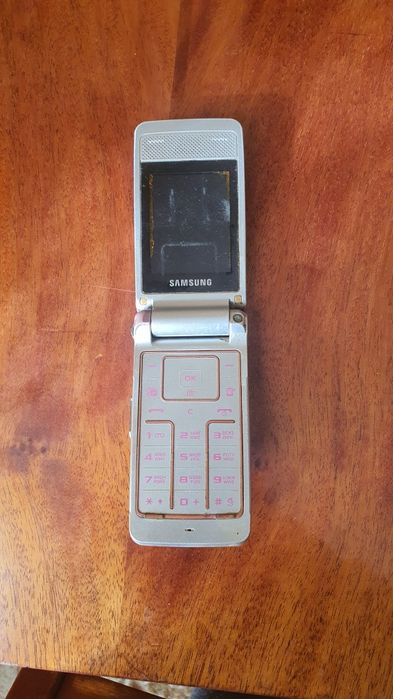 2 телефона Samsung