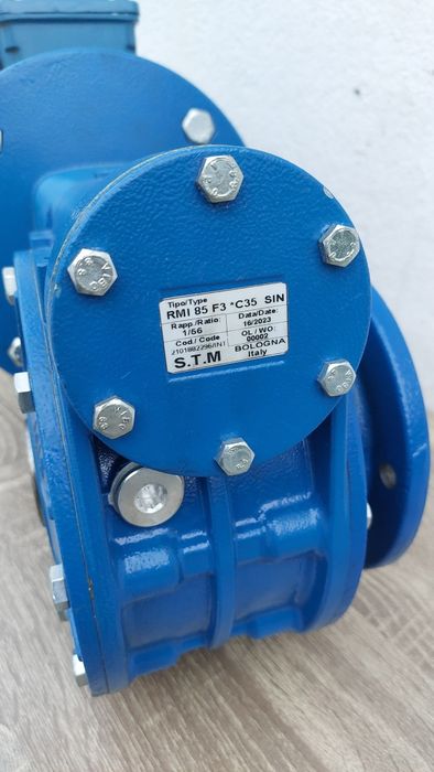Motor Novo com redutor 35 voltas minuto trifásico