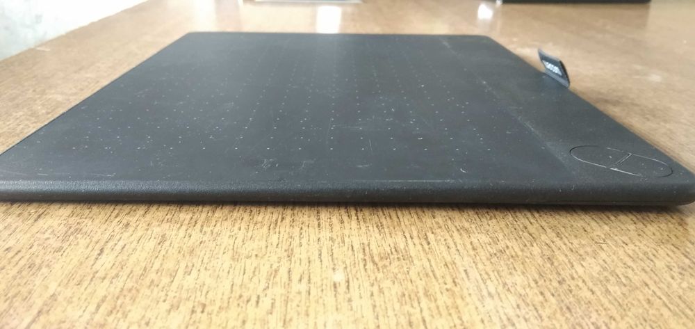 Wacom Intuos M - Drawing Tablet64585688652930124