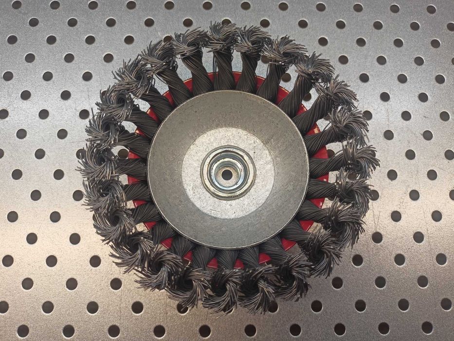 Szczotka druciana 125mm M14 czołowa  drut skręcany