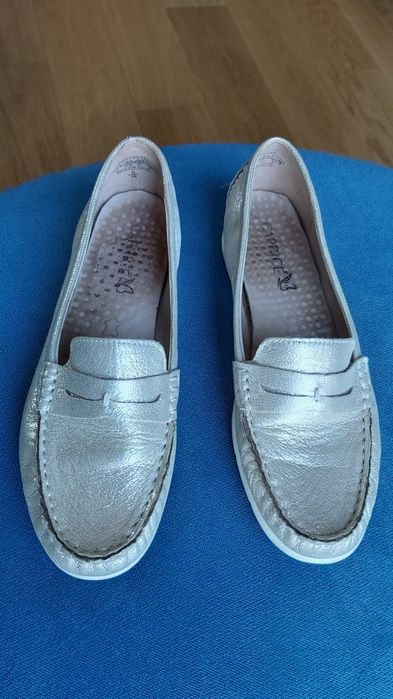 Złote skórzane buty damskie