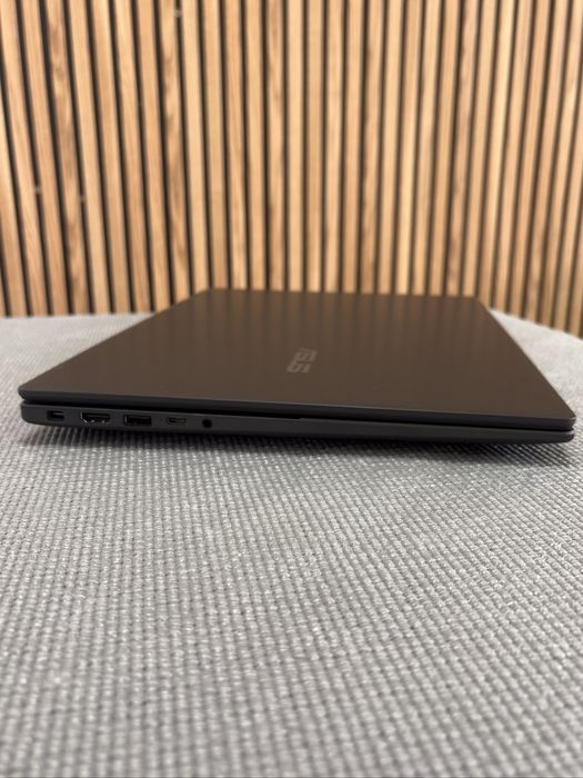 Portátil Asus Intel Core 7 240H | RTX 5050 | 1TB M.2 | 144Hz | Loja