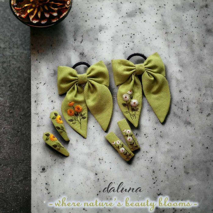 Laço e Ganchos Artesanais Bordados daluna