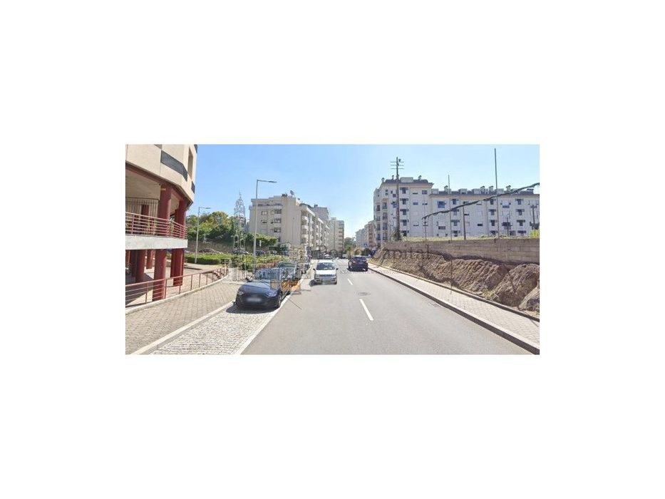 Excelente Apartamento T1, Com Lugar De Parqueamento, Junto Ao Metro...