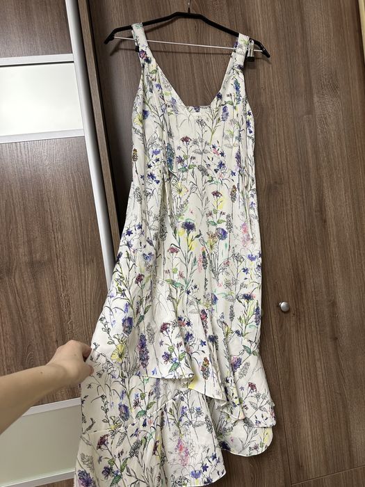 Стильна сукня від H&M