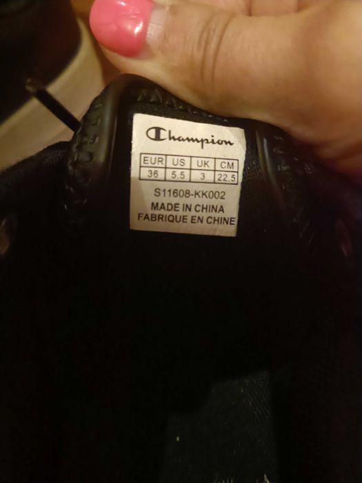 Tênis praticamente novos