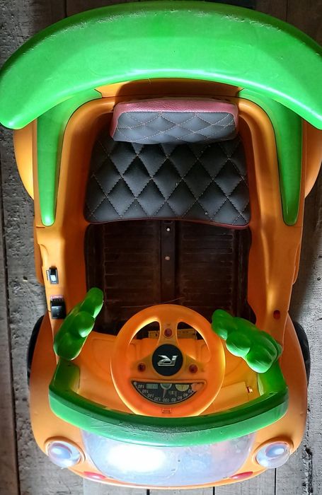 велика дитяча машинка акумуляторна