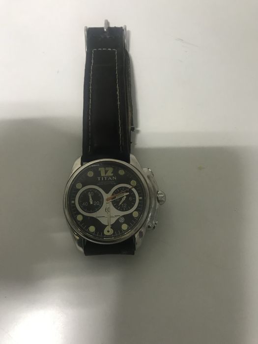 Relógio em bom estado vintage.