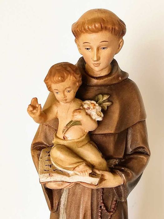Estatueta religiosa antiga de Santo António em madeira