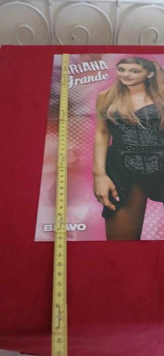 Poster Ariana Grande, novo