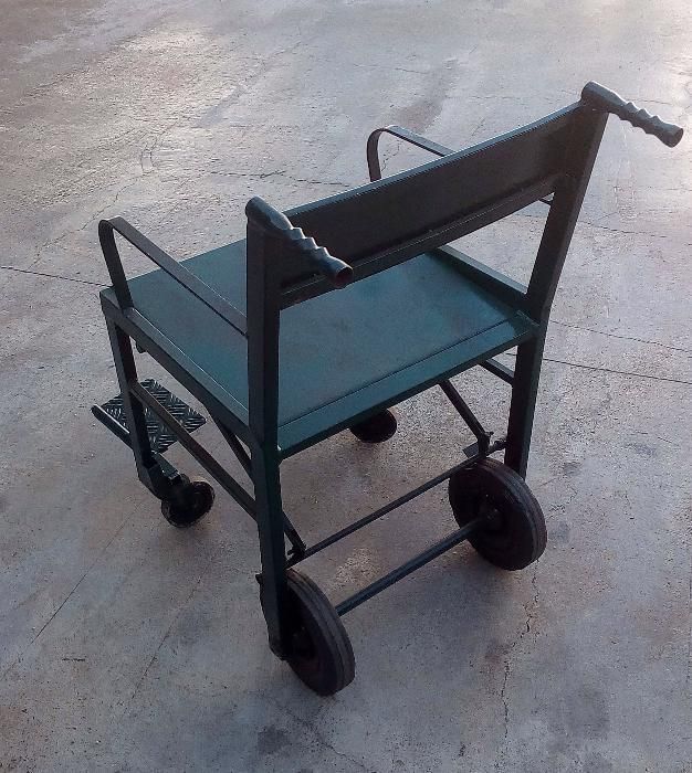 Cadeira de rodas estreita