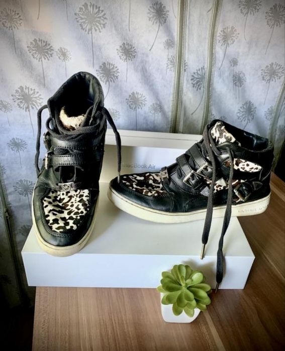 Трендові кросівки michael kors