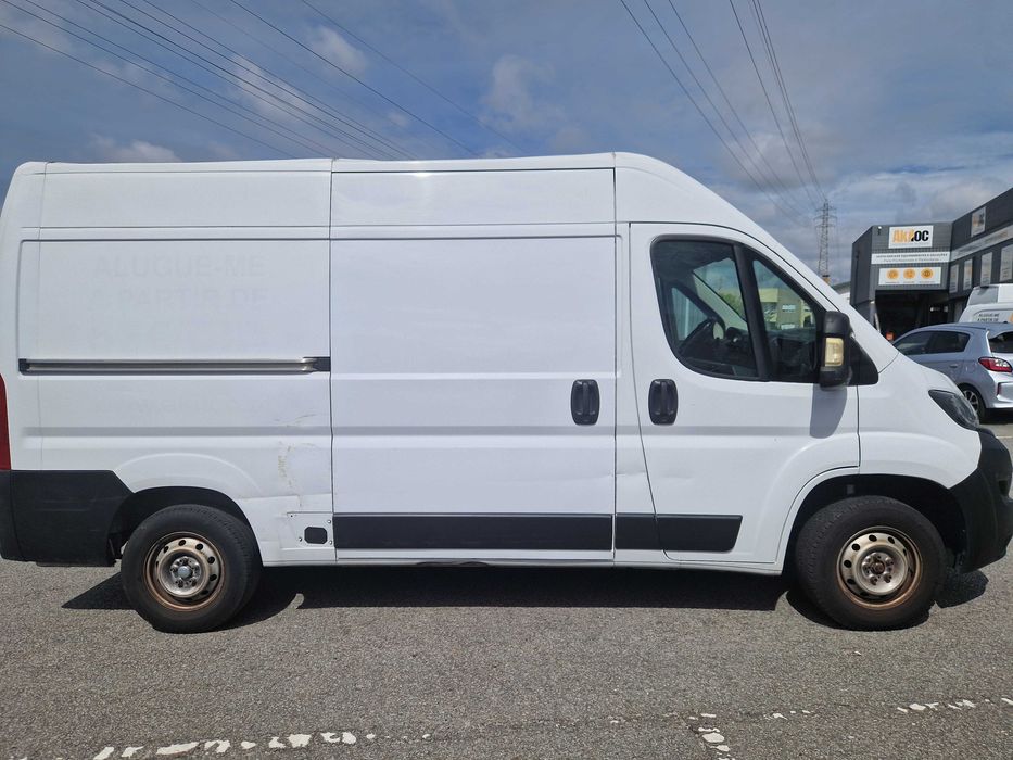 Vende Peugeot Boxer L2H2 2.2 Hdi 140 cv 11-2021 - Agora só