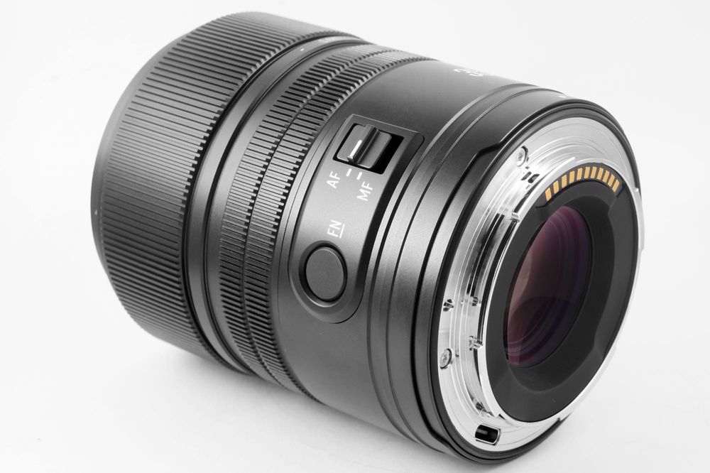 Об'єктив Brightin Star AF 35mm f/1.8 STM