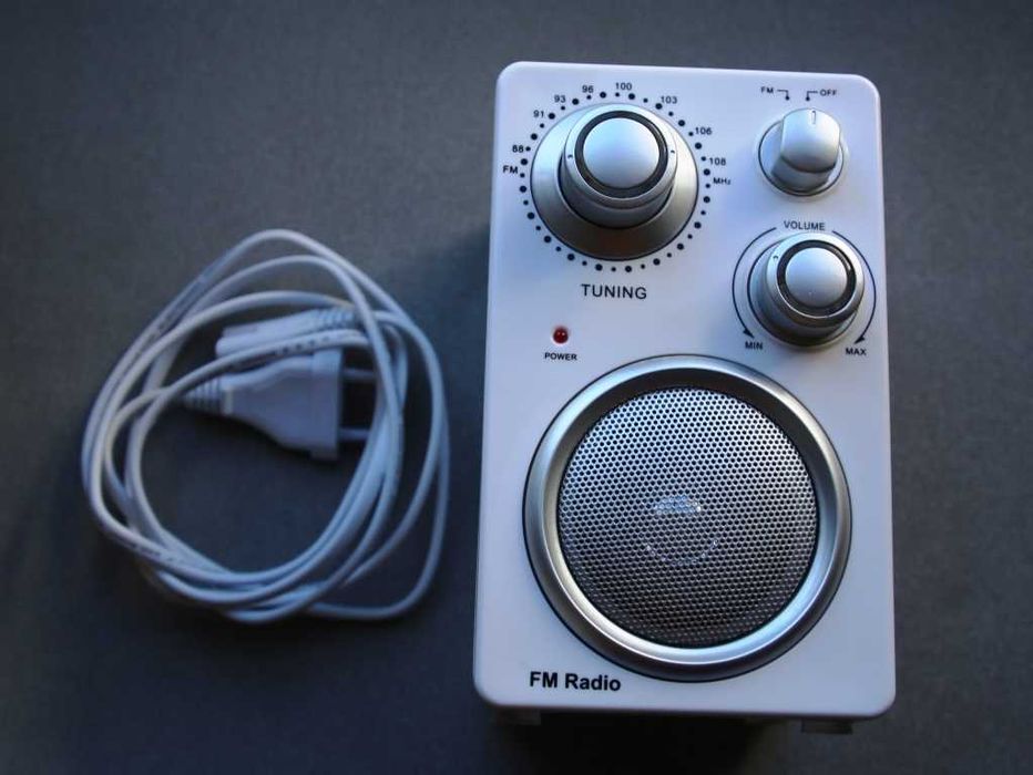 FM Radio de cor branca