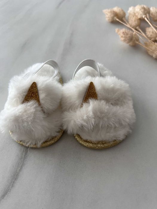 Klapki "hotelowe" buciki niemowlęce unisex biało złote r 18/19 Unisex