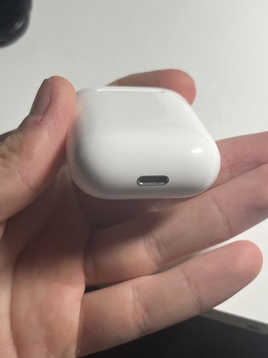 Etui Ladujace Airpods 2 Stan idealny A1602
