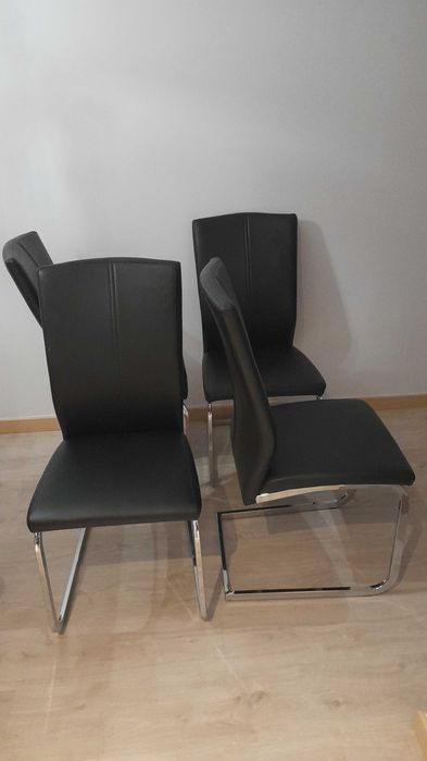 Cadeiras sala em preto