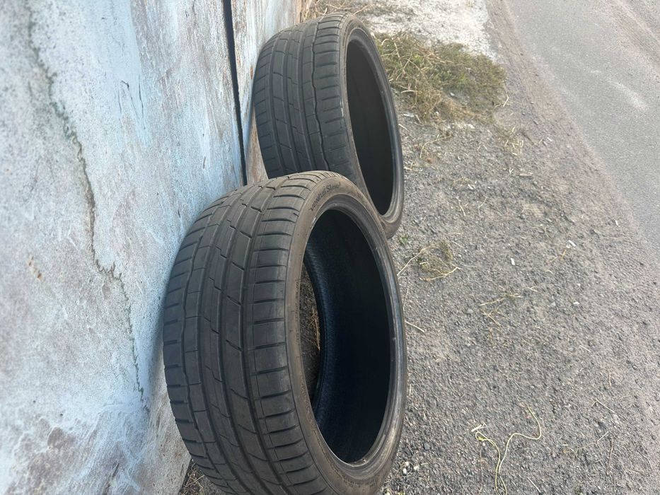 Продам пару шин 245/35/R20