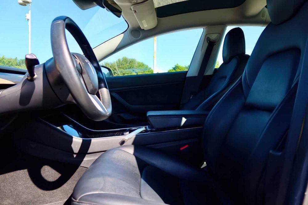 Tesla Model 3      2019