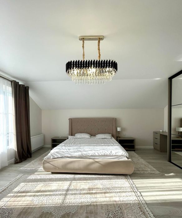 Продам будинок неподалік міського озера!