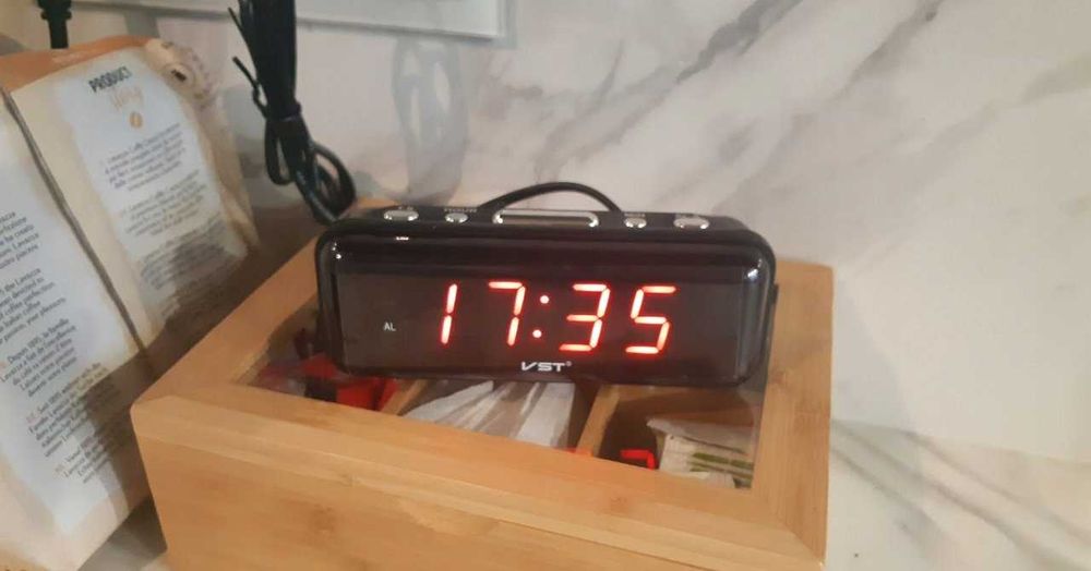 vst budzik elektroniczny zegarek nie działa nie wiem dlaczego nowy nis