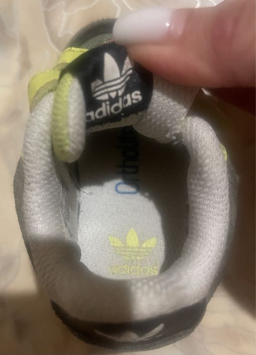 Оригінальні кросівки adidas