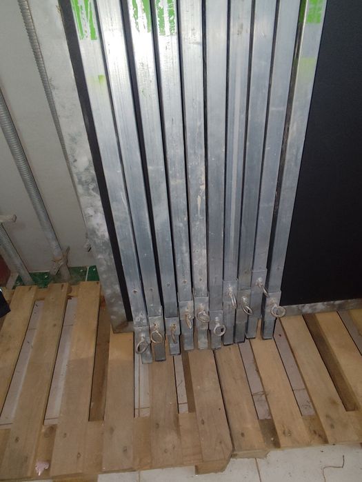 Vendo 10 prumos com mola, de assentamento de tijolo e etc. Com pouco uso com altura máxima, de 310cm