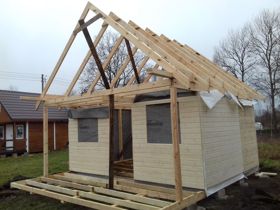 Domek drewniany z tarasem i podaszem użytkowym Domek letniskowy