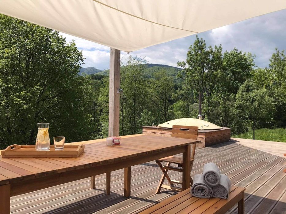 Piękne  domki w gorach  nad brzegiem Dunajca Szczawnica