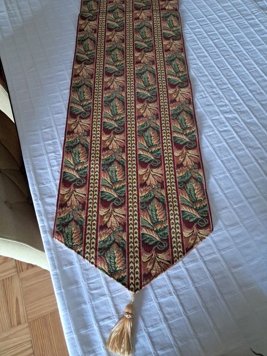 Caminho de mesa novo