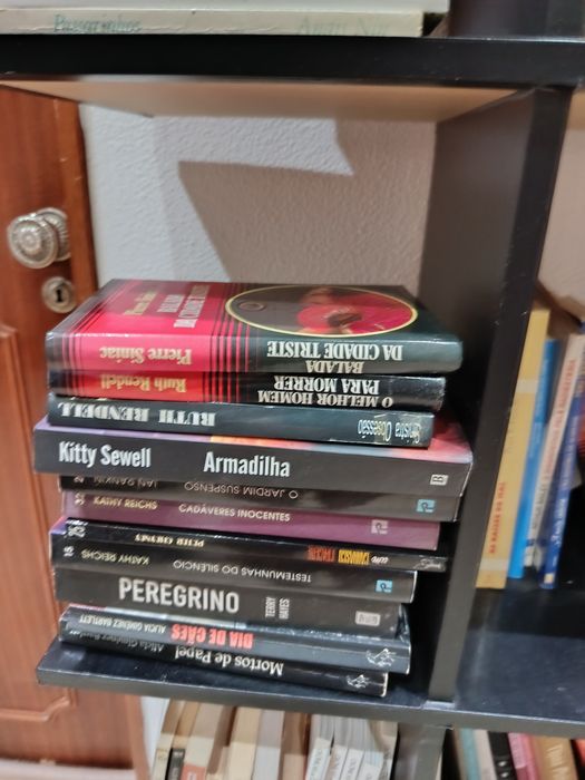 Livros policiais e romances