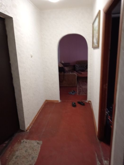 Здам 2кмн квартиру на Заливній на 1 поверсі