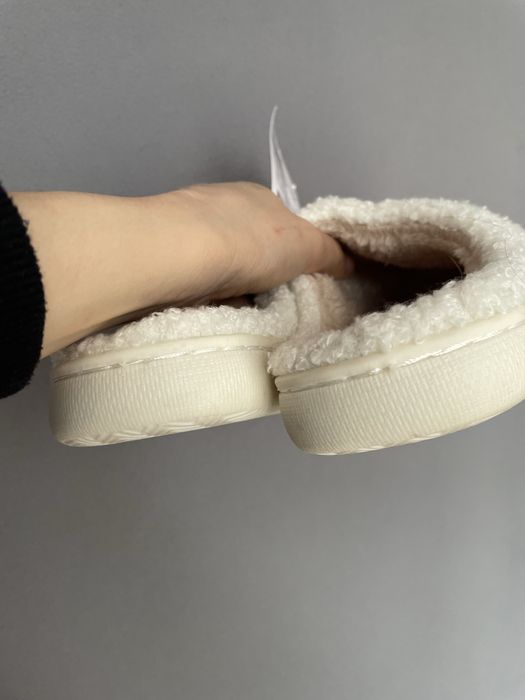 Śliczne miękkie ciepłe kapcie w serduszka