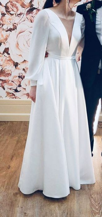 Atłasowa suknia ślubna.