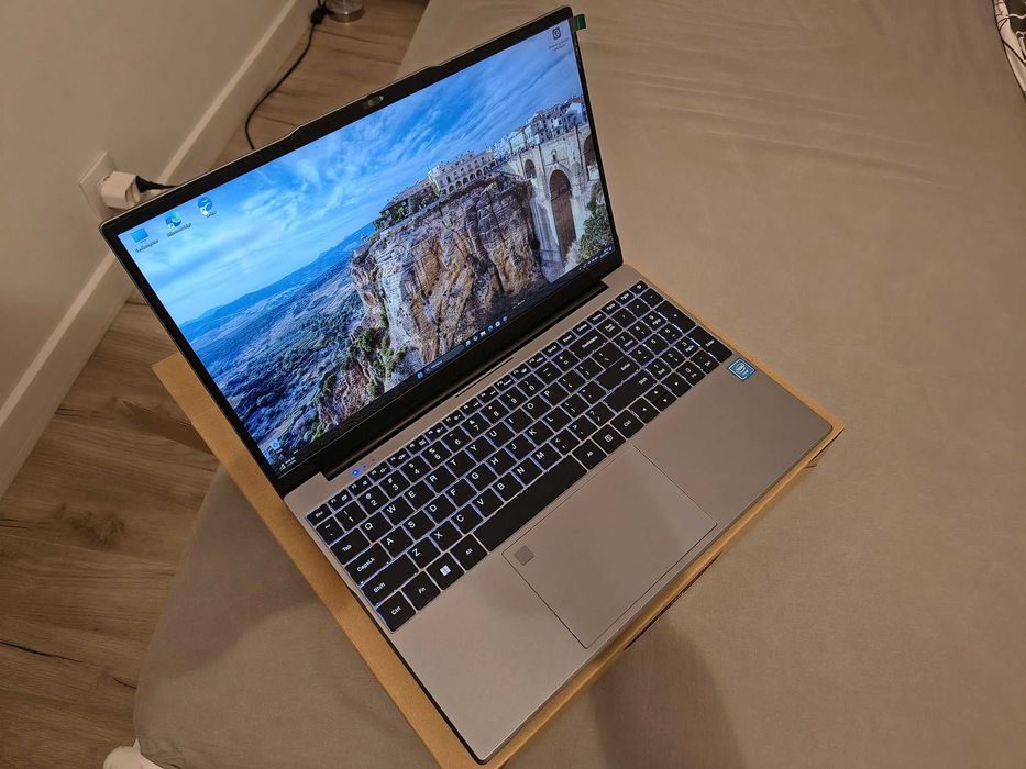 Nowy smukły szybki laptop 3.4GHz/512GB/16GB/WiFi/FullHD/USB-C/Win11Pro