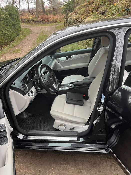 Mercedes-Benz Klasa C Sprzedam Mercedesa-Benz C 200  CDI 220  Avangarda przebieg 102000km