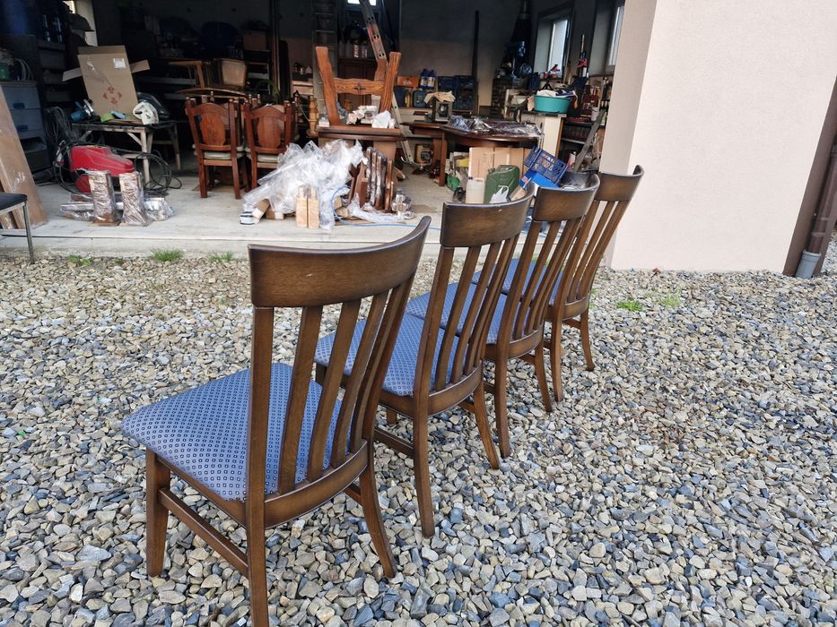 Стільці дубові .