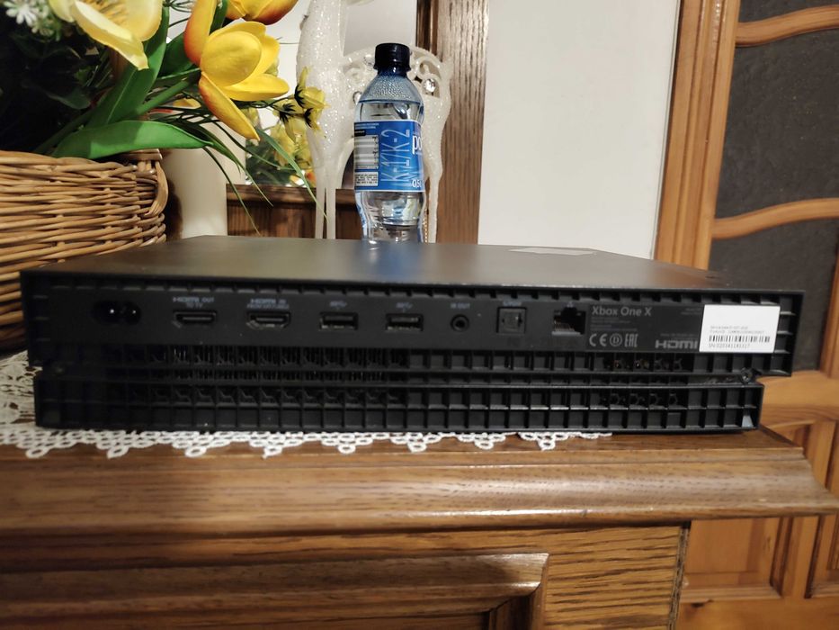 Konsola Xbox One X 1Tb z padem