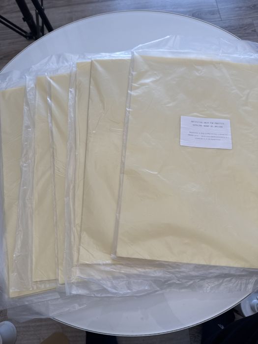 Sztuczna skóra do tatuażu 28x36cm – nowa – 40 zł za sztukę (9 szt.)