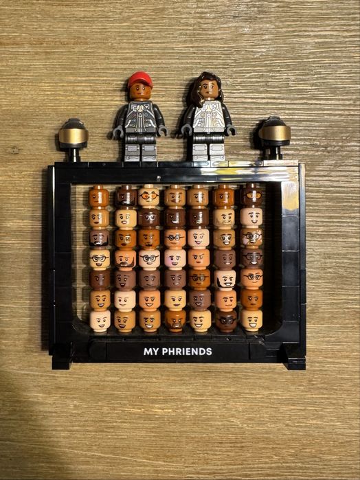 figurki-i-g-wki-z-zestawu-lego-10391-rado-z-pharrellem-williamsem