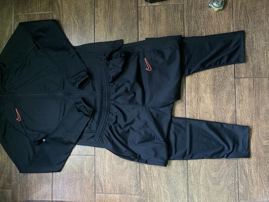 Спортивний костом найк Nike L