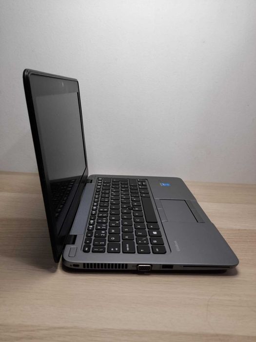 HP EliteBook 820 G2 – Intel Core i5 / 8 GB / 256 GB SSD / Backlit Keyboard64750882689793121
