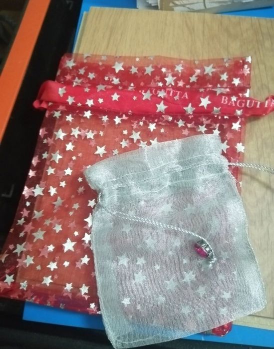 2 souvenir bags
