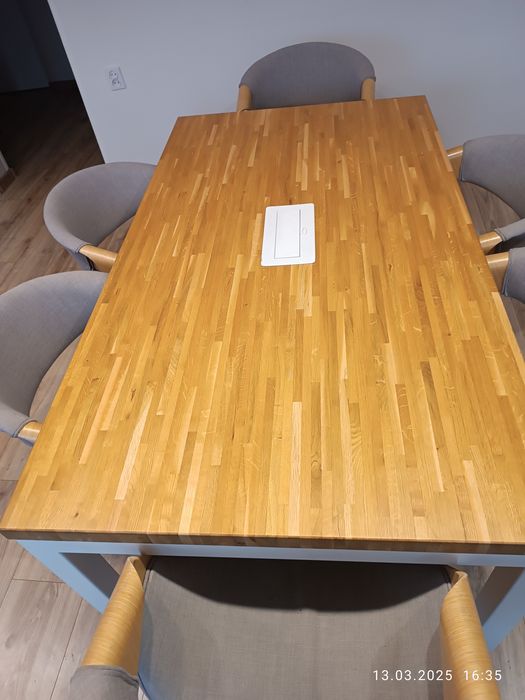 Stoł konferencyjny.